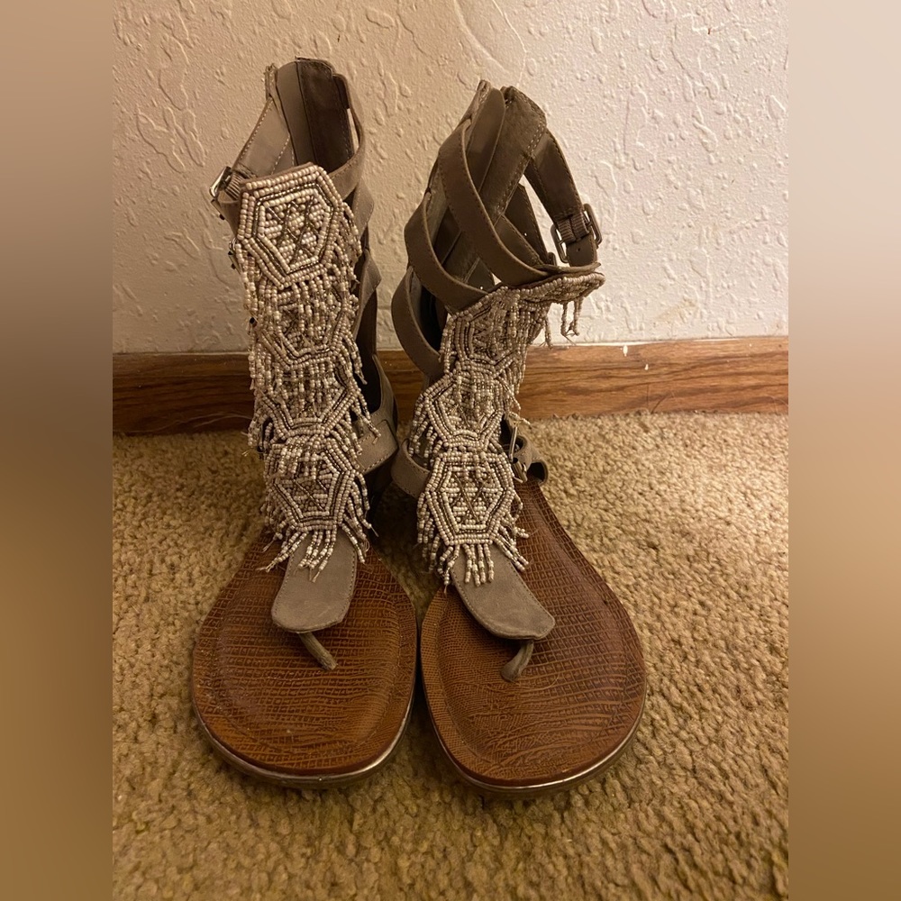 Selling these cute sandals!! Goes with everything!